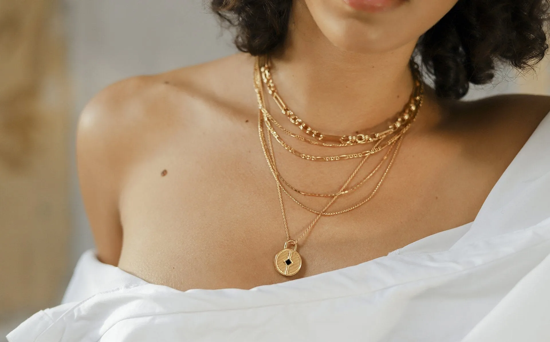 Engravable Round Ridge Locket Necklace | 18ct Gold Plated/Black Onyx