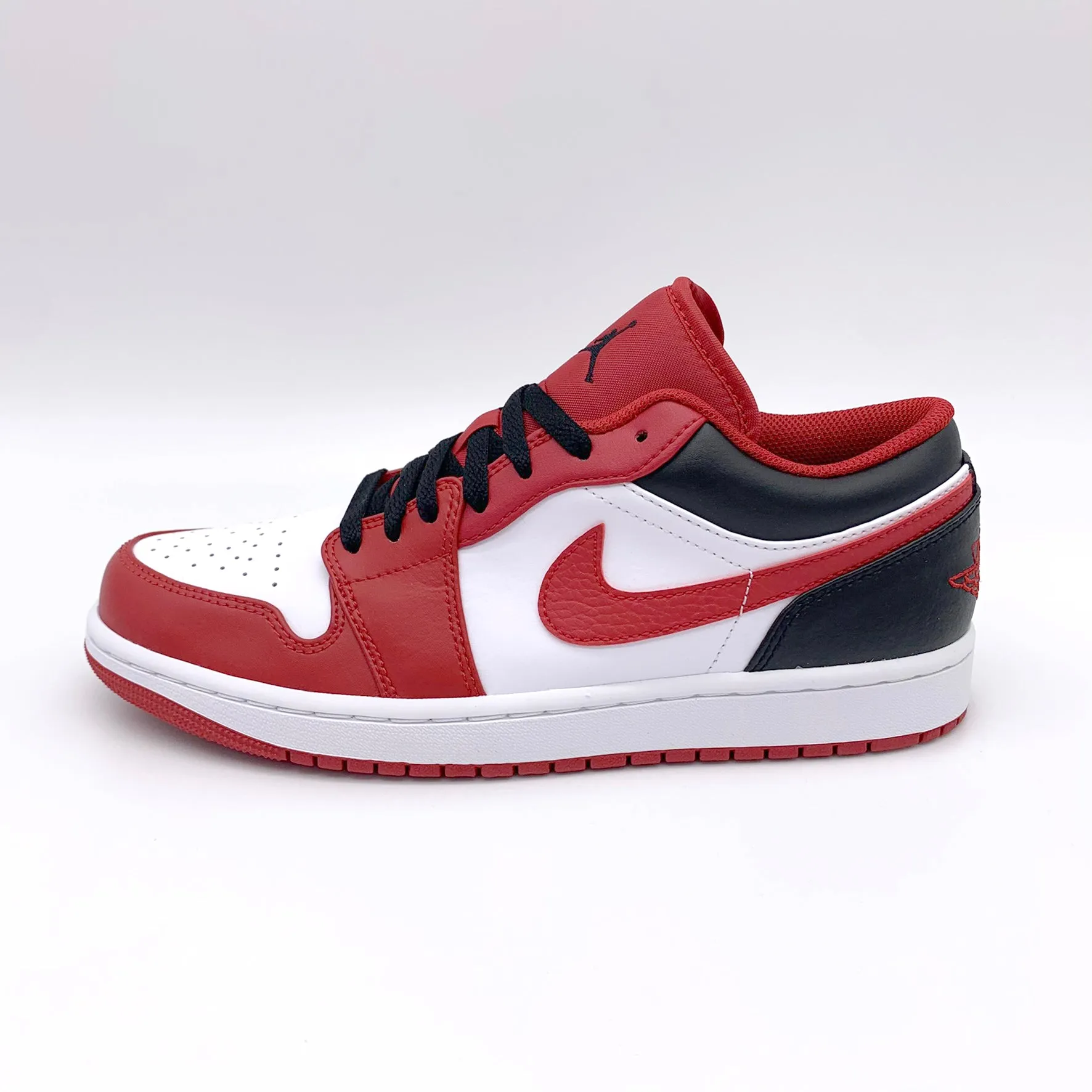 Jordan 1 Low Bulls