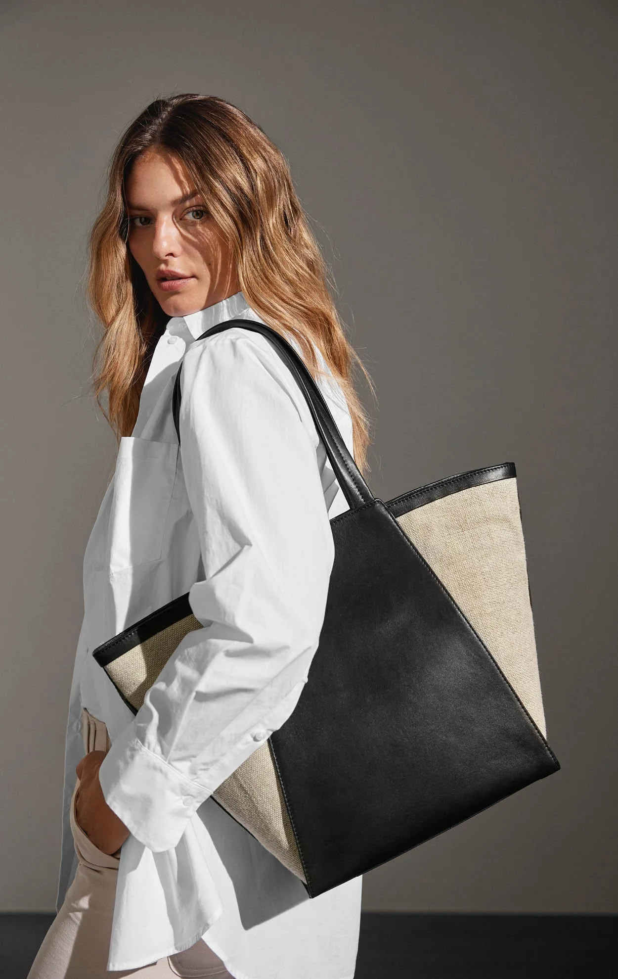 Markberg Blaise Shopper - Canvas Mix - Sort og offwhite