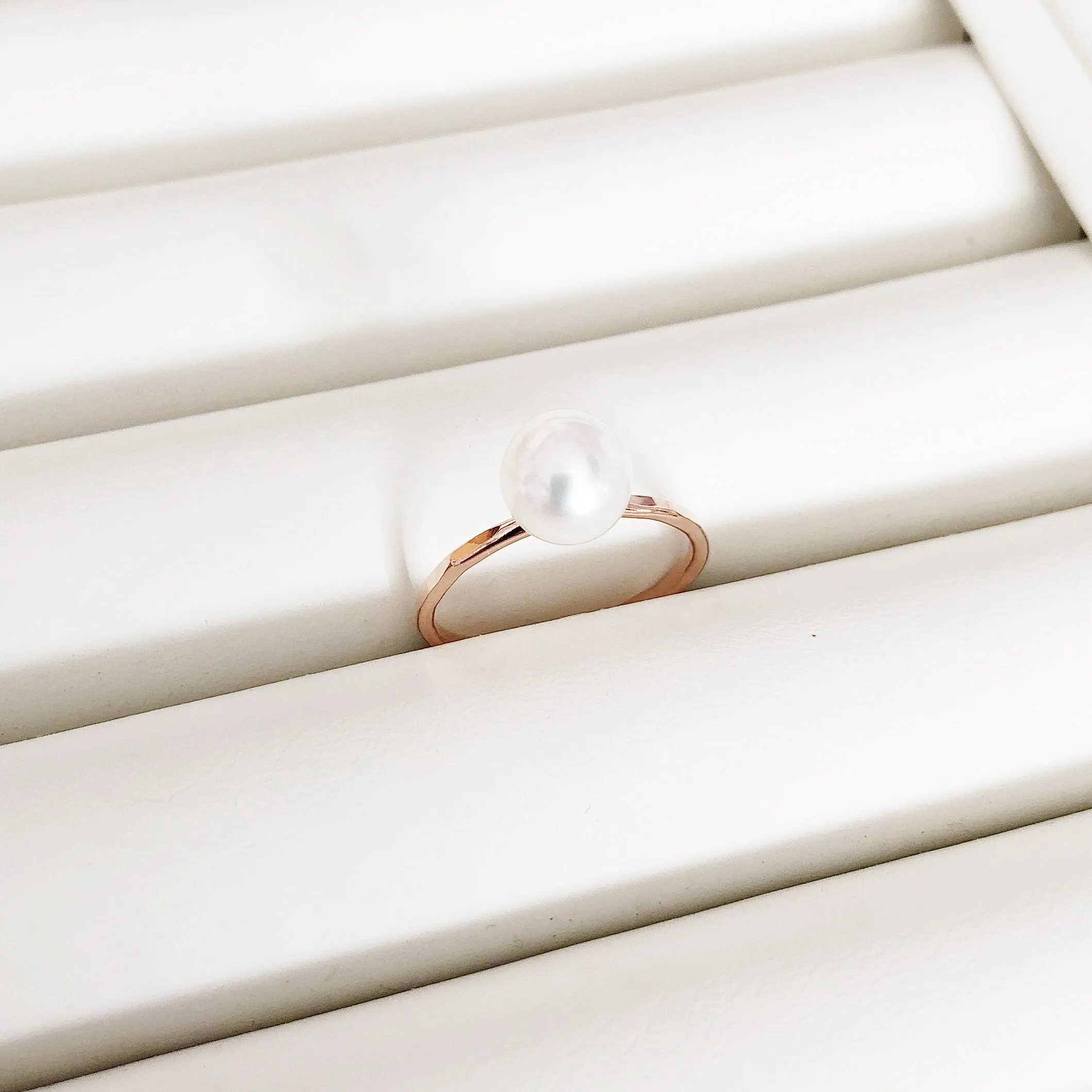 Ring ELVANI - white pearl (R175)